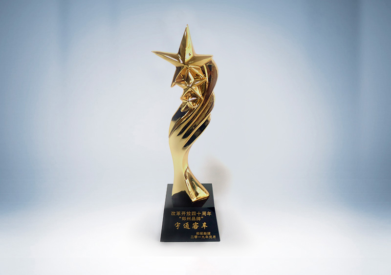 //imgwww.yutong.com/image/honors/20190311/2019CKQa3zrKiB.jpg “宇通客车”荣获改革开放40周年“郑州品牌”