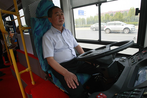 比歪果仁还会玩中国人率先将无人驾驶公交车开上路