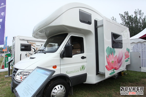 宇通自行式ZK5043XLJ4抽拉式房车盛夏之荷