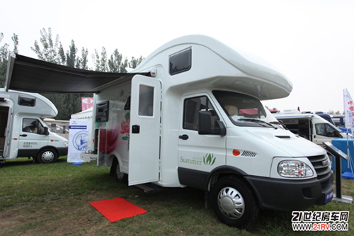 宇通自行式ZK5043XLJ4抽拉式房车盛夏之荷