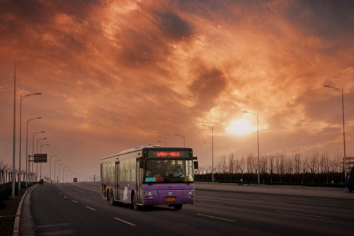 一条线  连两地  四方共赢