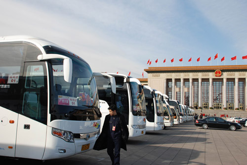 29台宇通客车开上“两会” 29台宇通客车开上“两会”