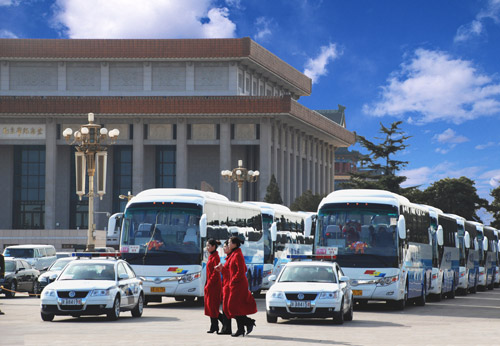 北汽服务两会　宇通车承担接待任务